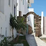 Four Seasons & * Chora